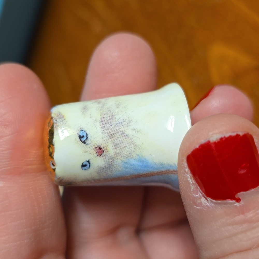 Birchcroft China Great BritainSet of Four Siamese Cat-Themed Thimbles - Picture 8 of 10